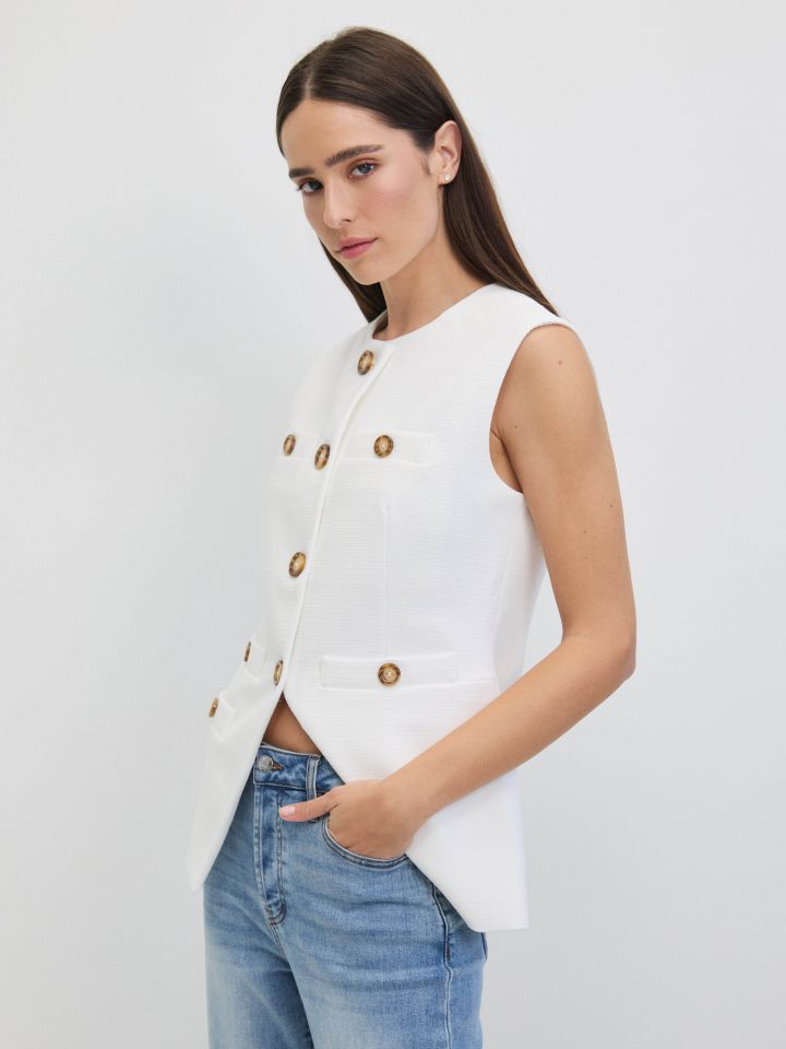 וסט RANI כפתורים בצבע אופוויט