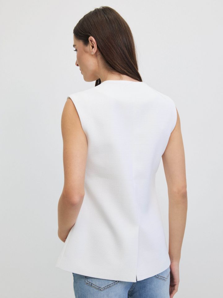 וסט RANI כפתורים בצבע אופוויט