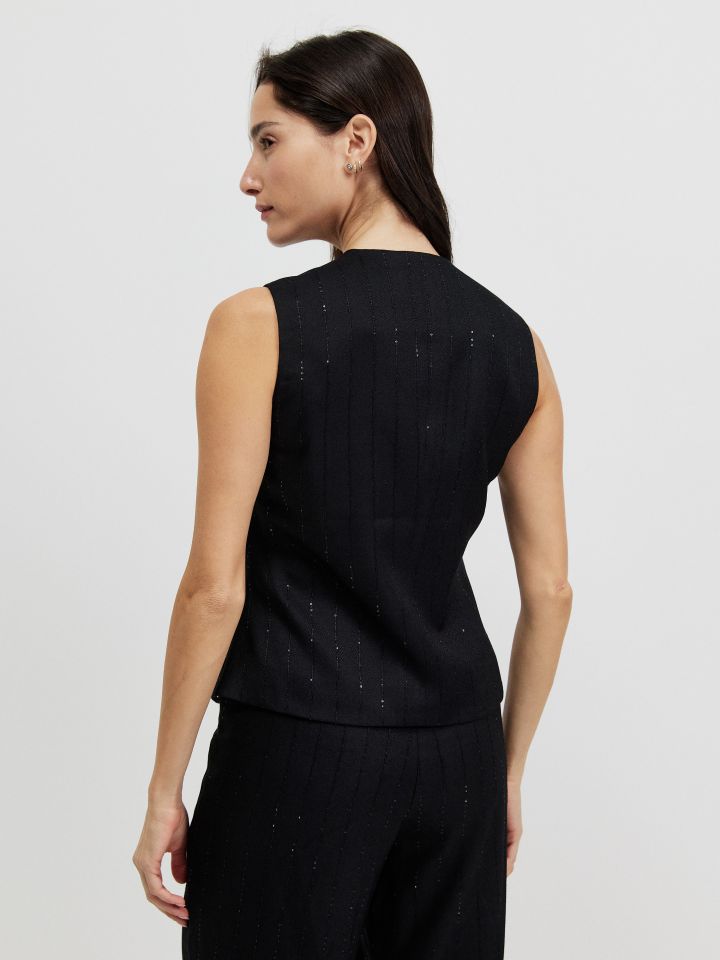 וסט פייטים בצבע שחור