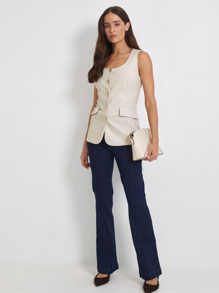 וסט דמוי עור כפתורי זהב בצבע אבן