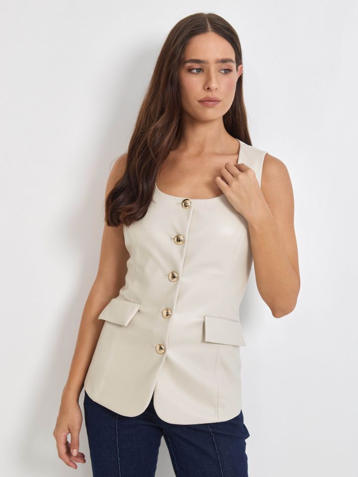 וסט דמוי עור כפתורי זהב בצבע אבן