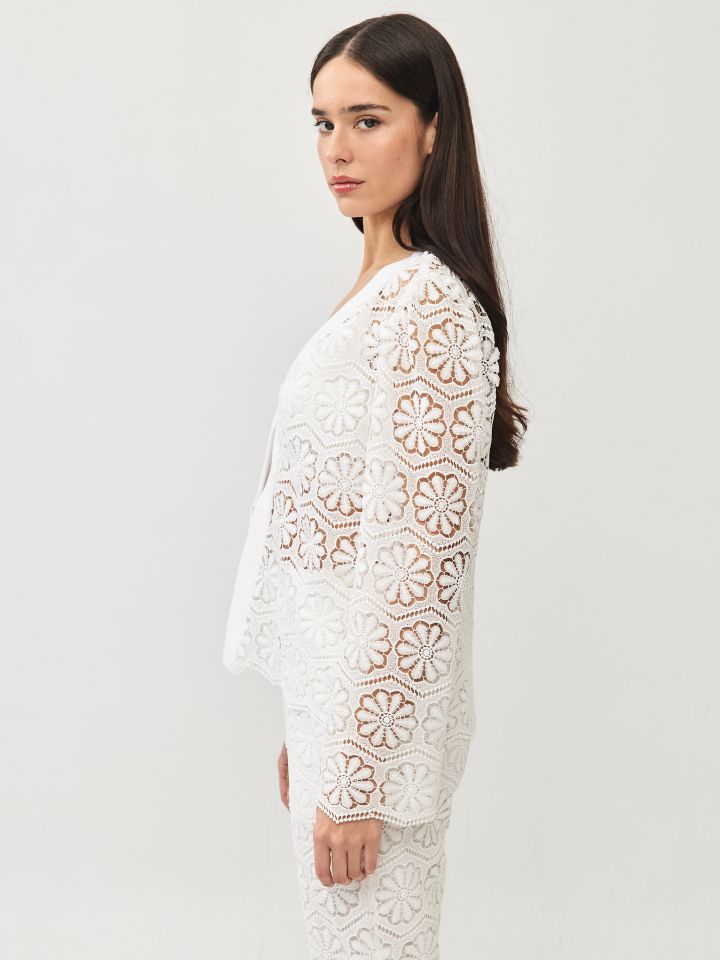 עליונית קרושה בצבע אופוויט