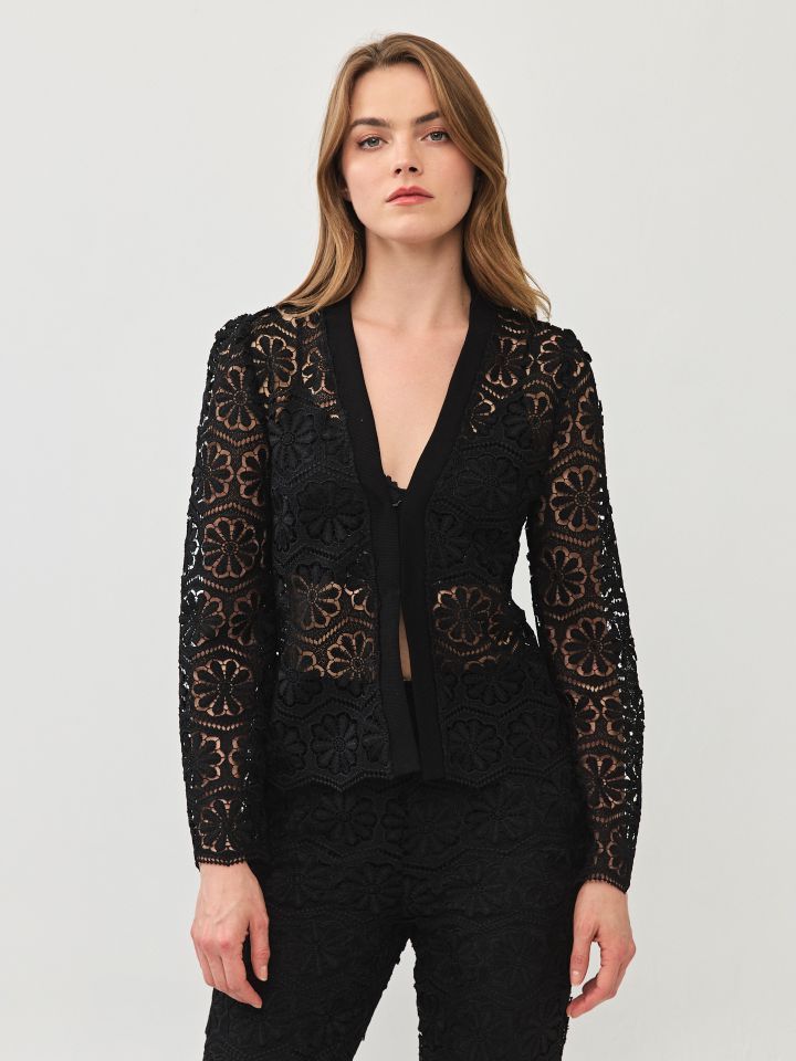 עליונית קרושה בצבע שחור