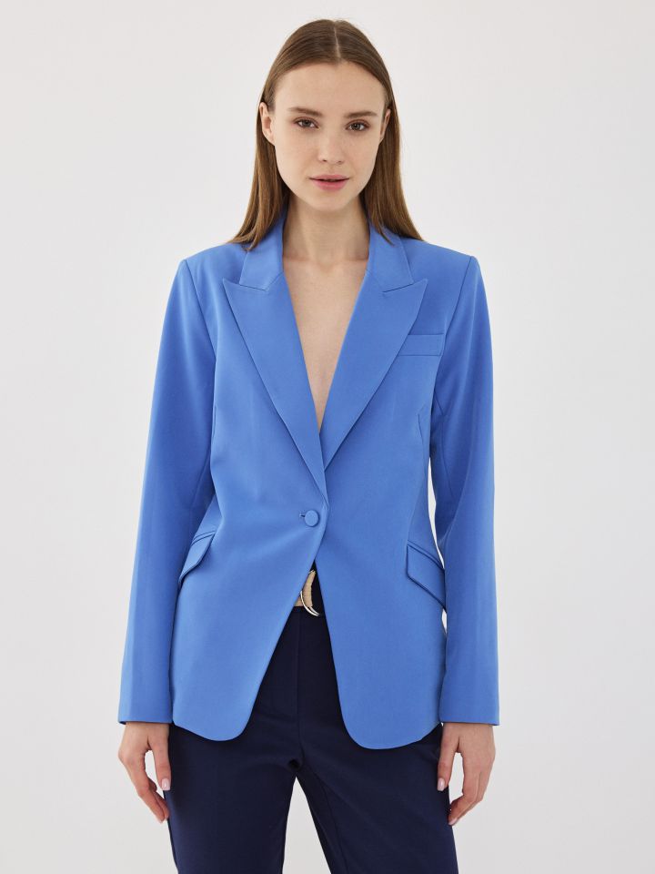 ג’קט כיסים באלכסון בצבע כחול סקאי