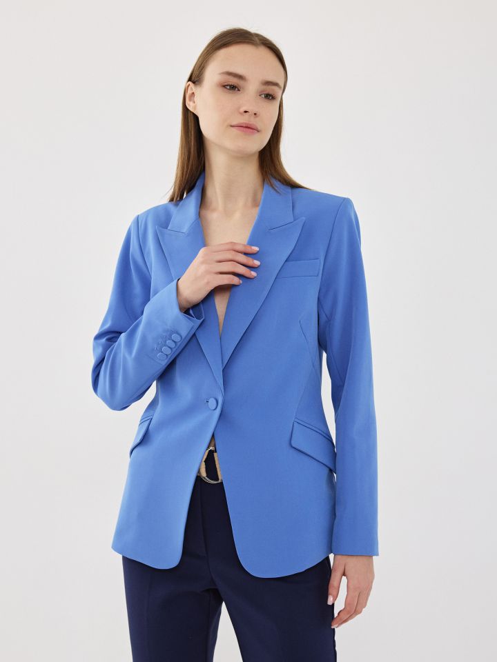 ג’קט כיסים באלכסון בצבע כחול סקאי