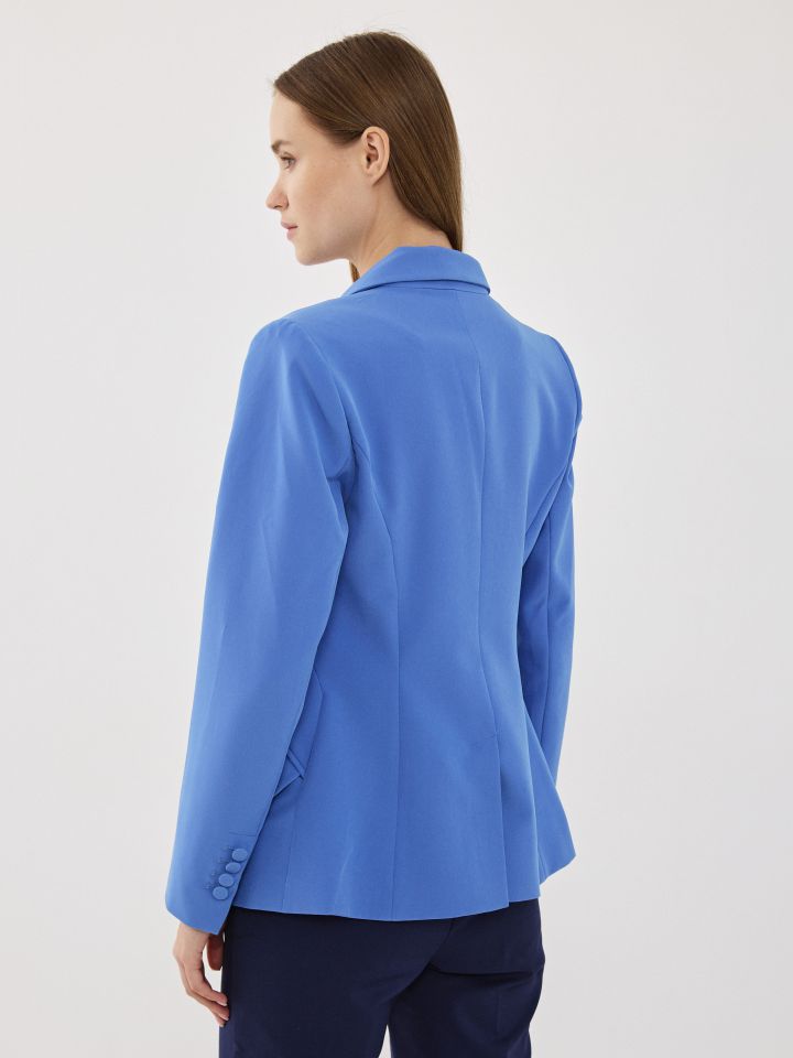 ג’קט כיסים באלכסון בצבע כחול סקאי