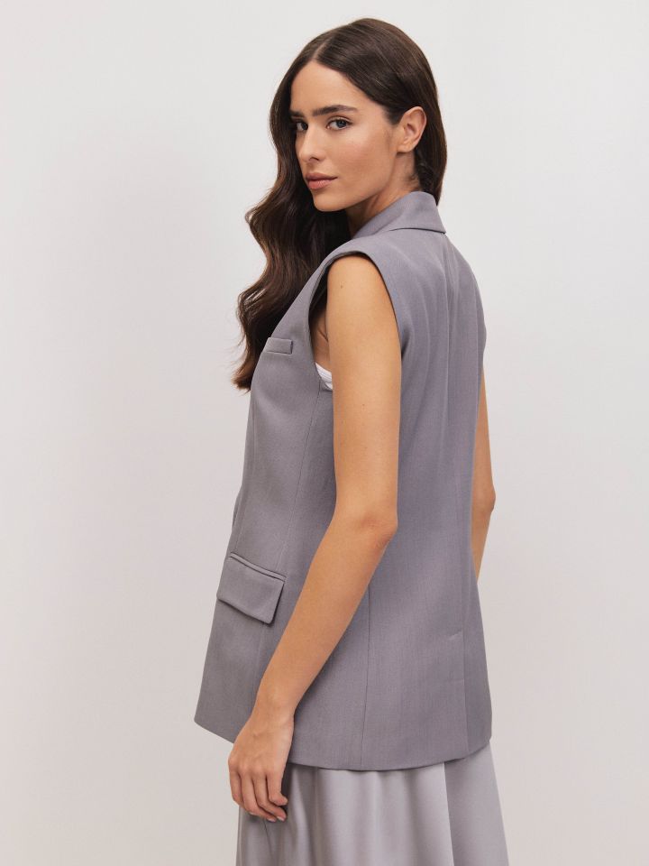 וסט כפתורים ארוך LIAT בצבע אפור מלאנז בינוני