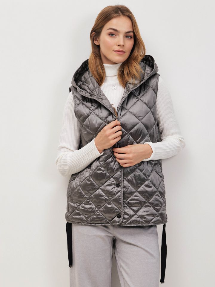 וסט קפוצון מעוינים PROMO בצבע אפור כסף