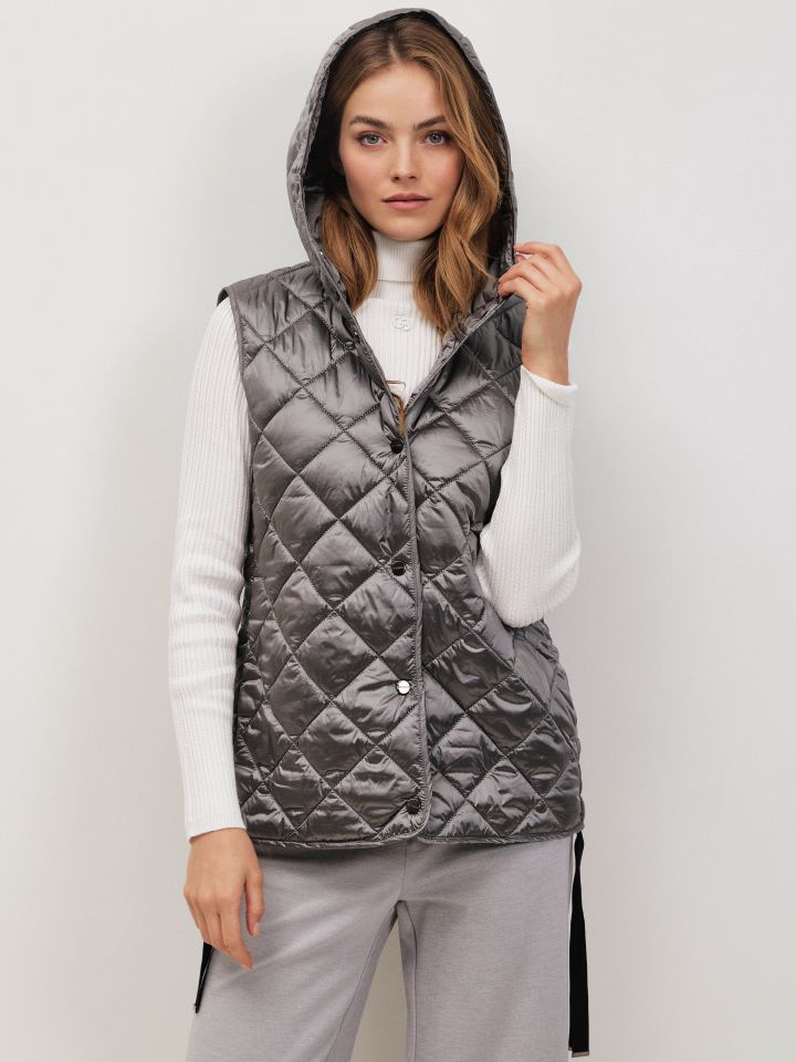 וסט קפוצון מעוינים PROMO בצבע אפור כסף