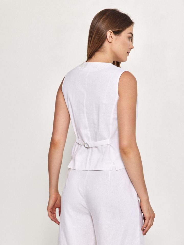 וסט מראה פישתן ריקמות בצבע לבן