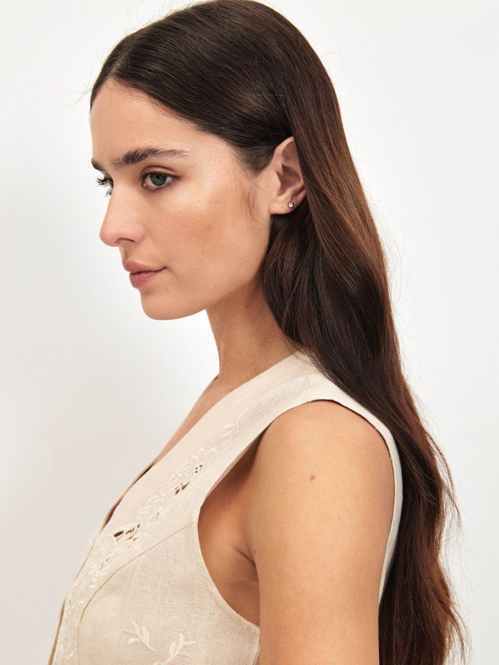 וסט מראה פישתן ריקמות בצבע טיבעי