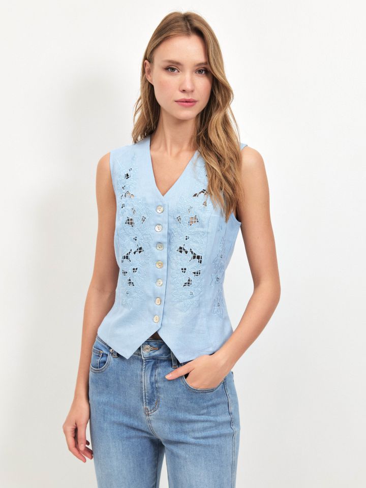 וסט מראה פישתן ריקמות בצבע תכלת אורלי