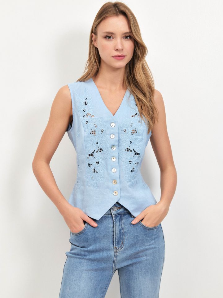 וסט מראה פישתן ריקמות בצבע תכלת אורלי