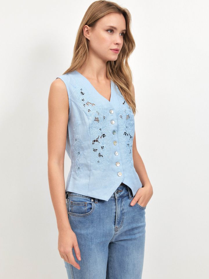 וסט מראה פישתן ריקמות בצבע תכלת אורלי