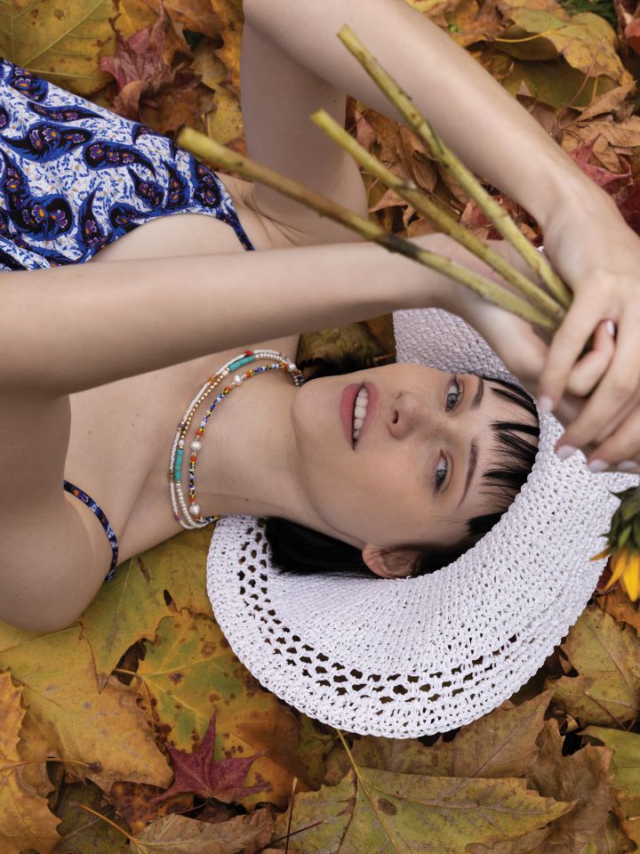 כובע קש שילוב חרוזים בצבע לבן