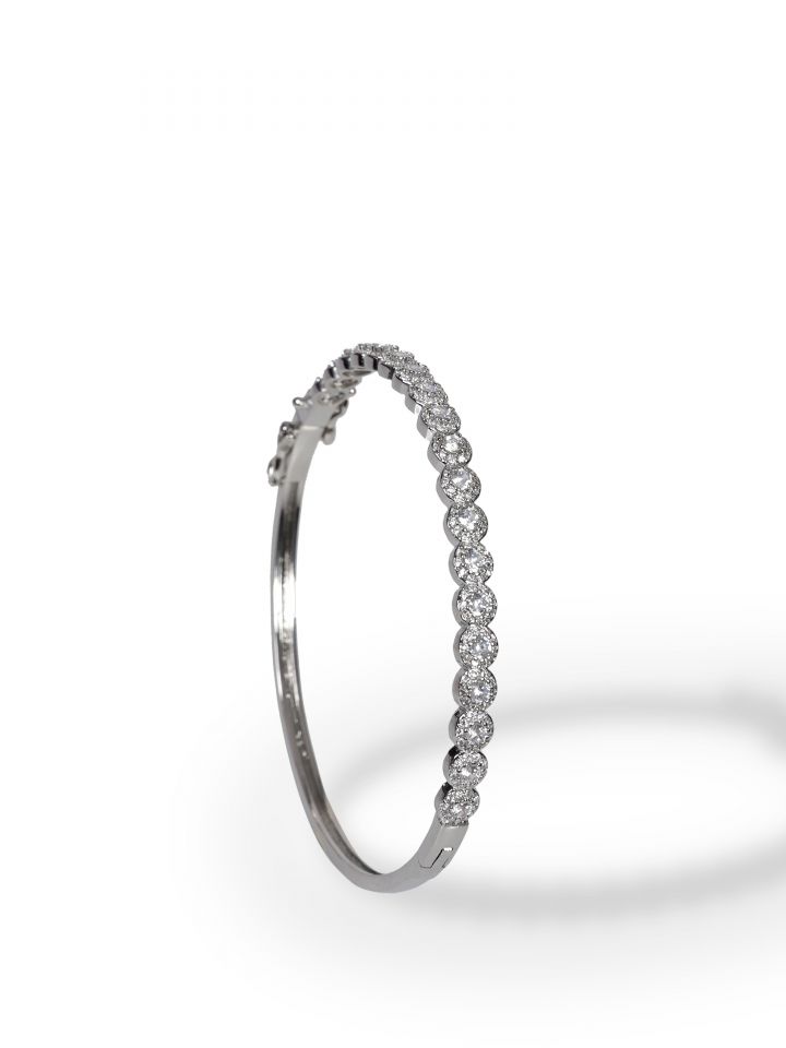 צמיד קשיח משובץ עיגולים בצבע כסף