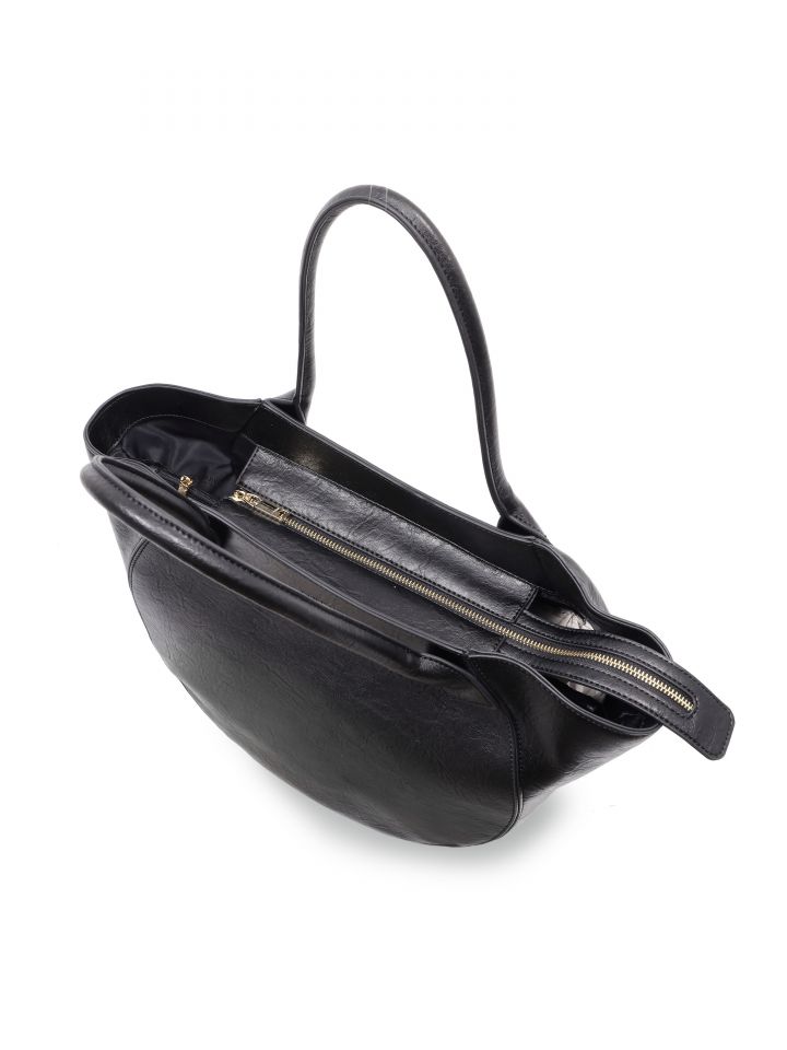 תיק יד מעוגל בצבע שחור