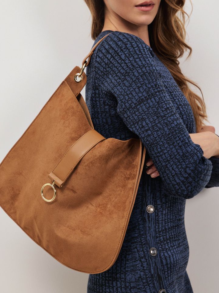 תיק דמוי זמש שילוב אבזם בצבע חום