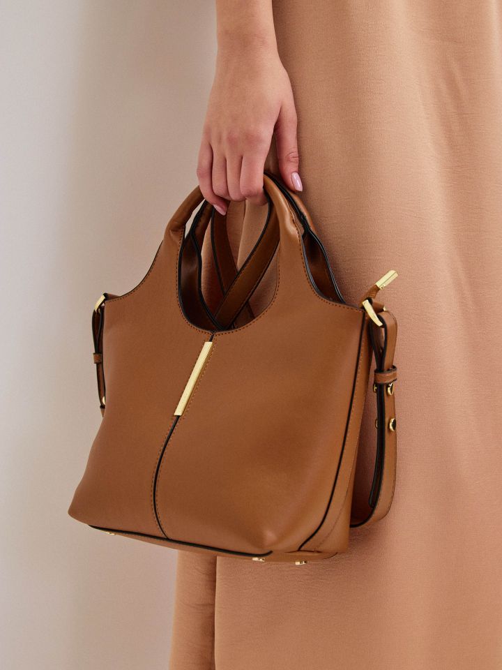 תיק צד שילוב תיפורים בצבע קאמל