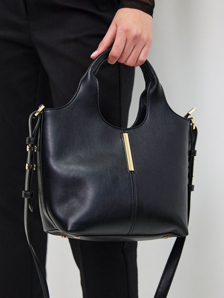 תיק צד שילוב תיפורים בצבע שחור