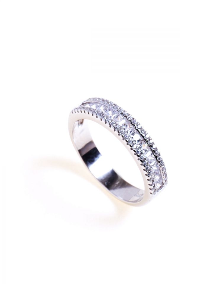 טבעת שיבוץ בגטים בצבע כסף