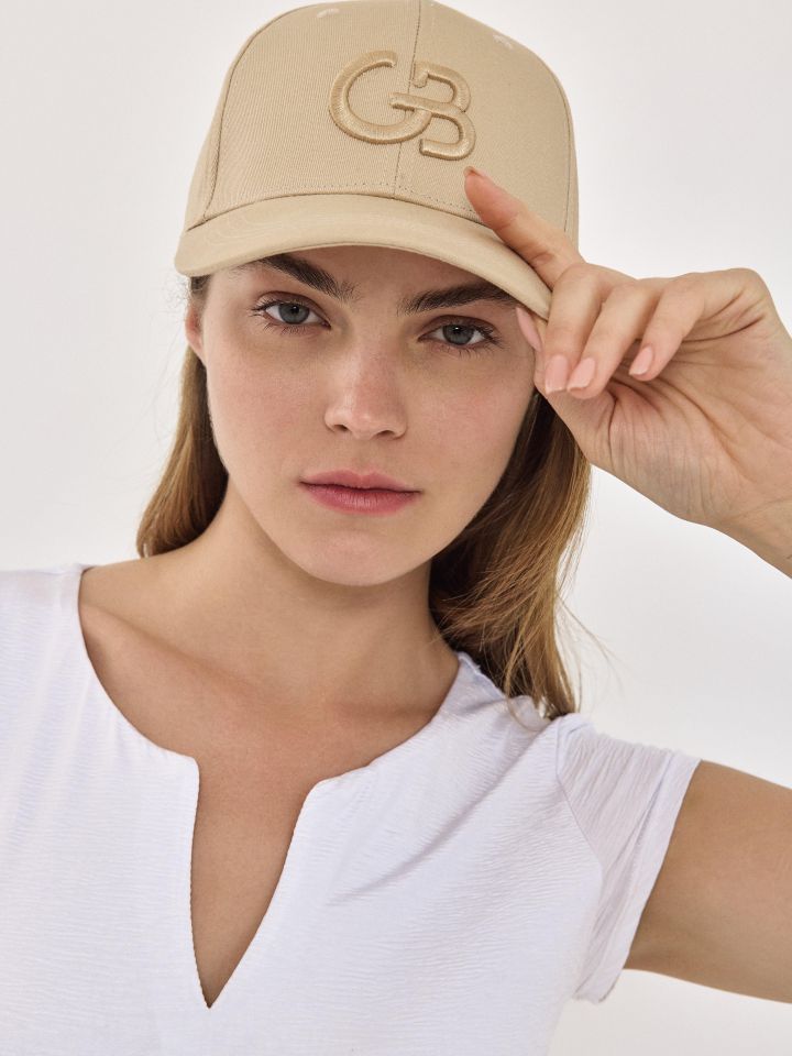 כובע קסקט GOLBARY בצבע בייז קפוצינו