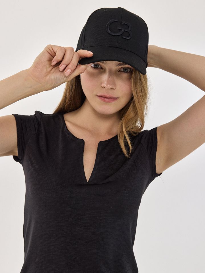 כובע קסקט GOLBARY בצבע שחור