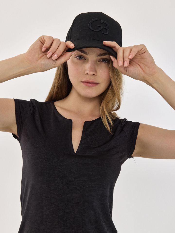 כובע קסקט GOLBARY בצבע שחור