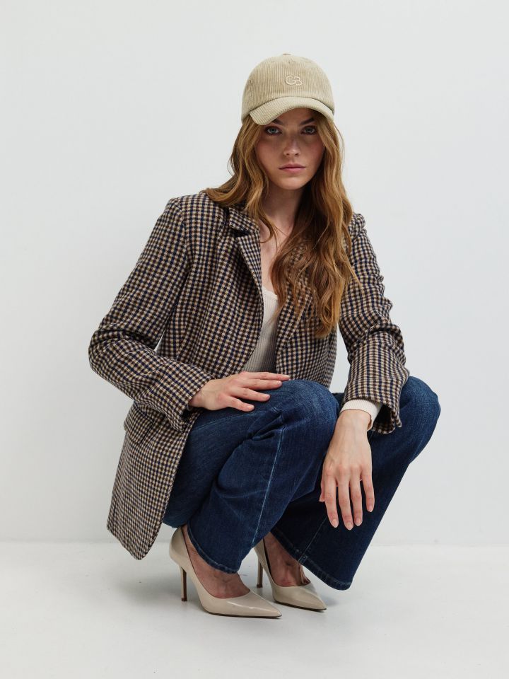 כובע קסקט קורדרוי בצבע בייז קפוצינו