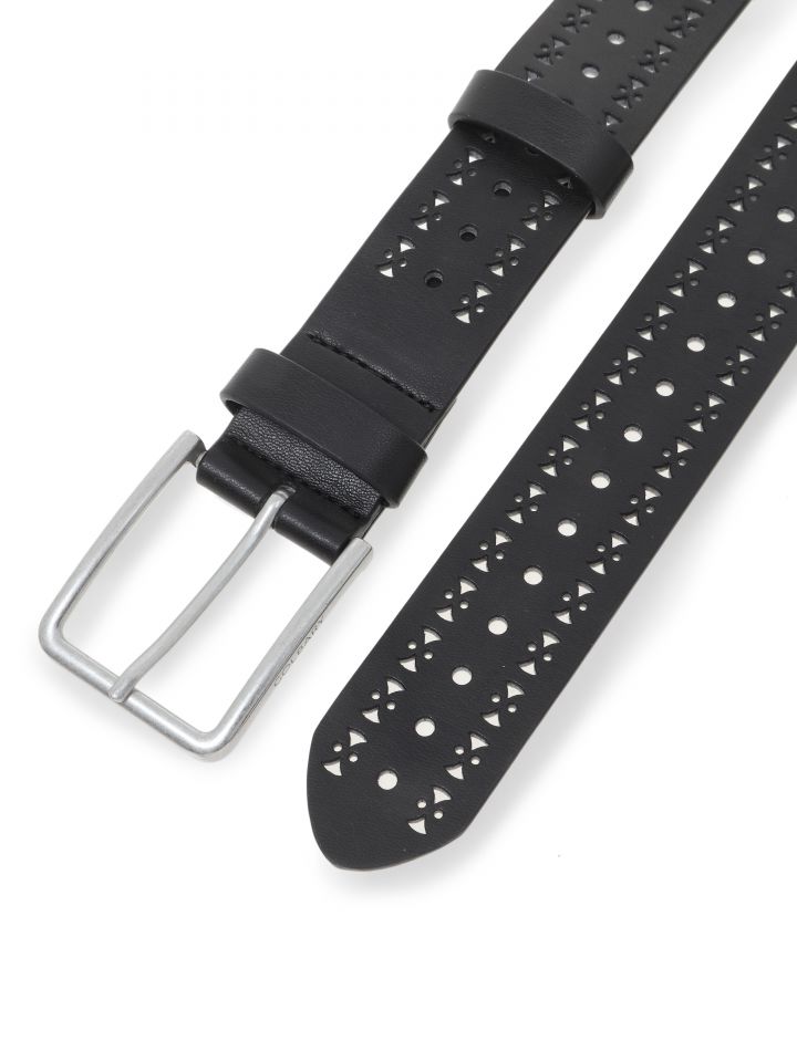 חגורה עם דיגום גיאומטרי בצבע שחור