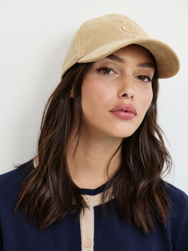 כובע קסקט מראה ז’מש בצבע בייז’