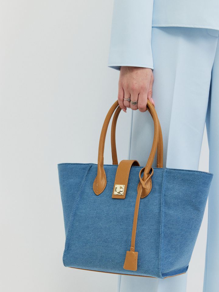 תיק ג’ינס בצבע ג’ינס