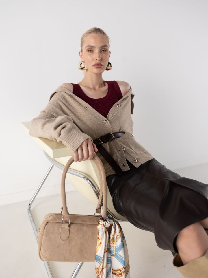 תיק דמוי זמש מלבני בצבע בייז’