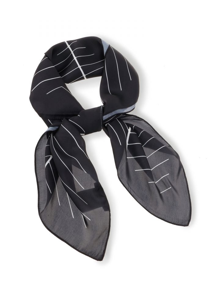 צעיף מודפס בצבע שחור