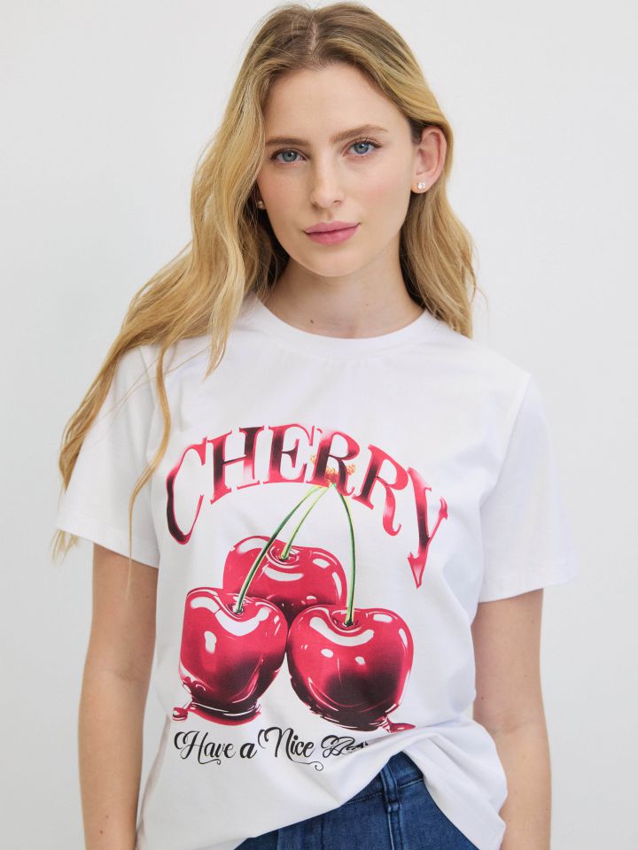 חולצה  CHERRY PROMO בצבע לבן