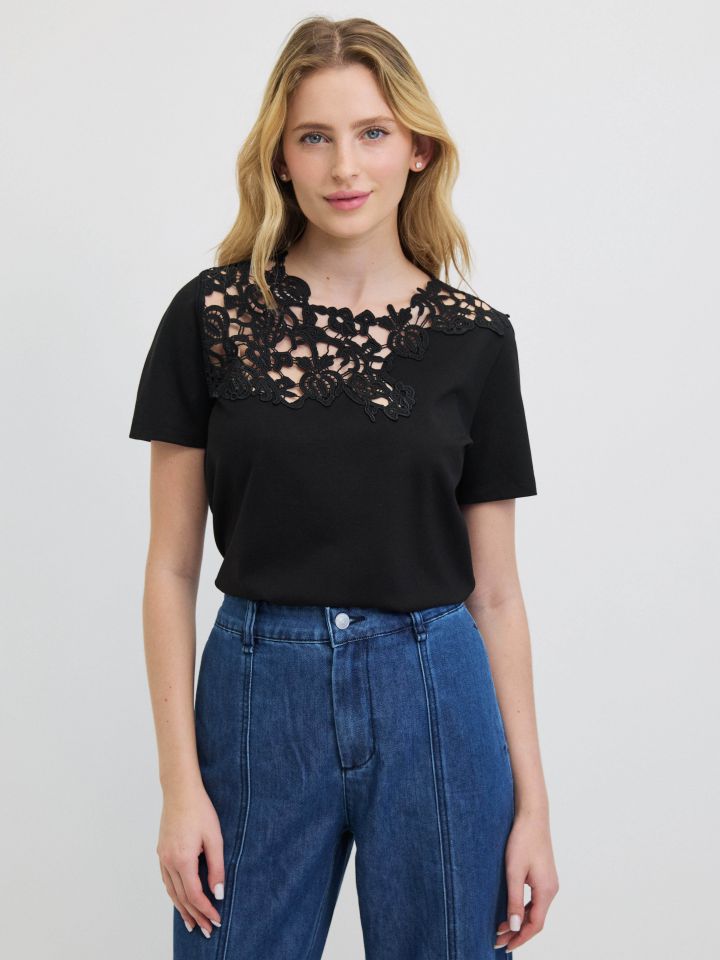 חולצה פתח קרושה בצבע שחור