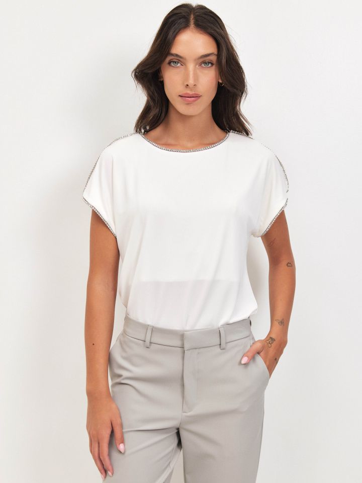 חולצה אמזון שילוב סרט יהולמים בצבע אופוויט