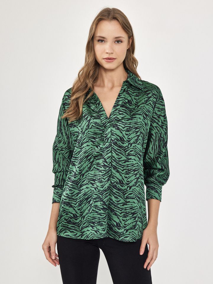 חולצה דפוס צוארון בצבע ירוק