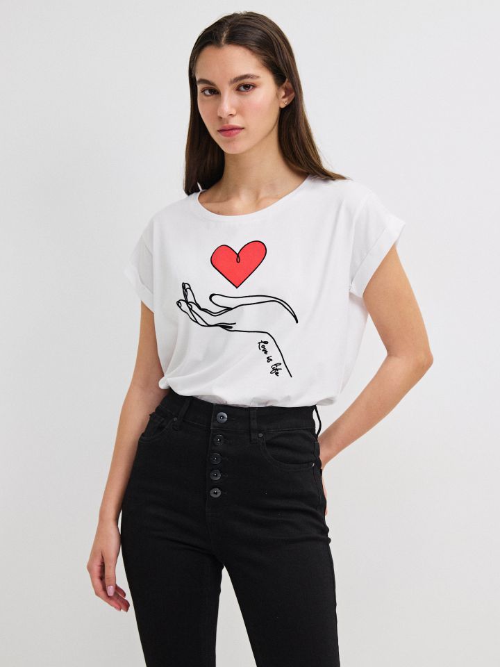 חולצה RED HEART PROMO בצבע לבן