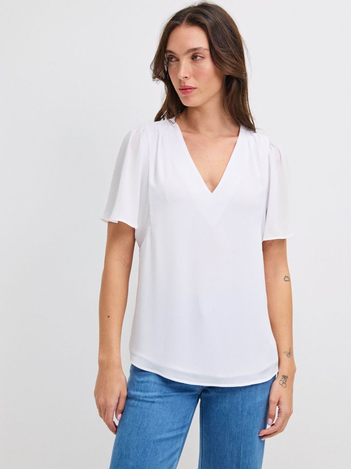 חולצה V PROMO SHIRA בצבע לבן