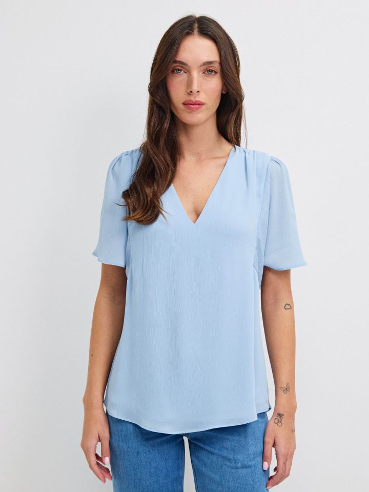 חולצה V PROMO SHIRA בצבע תכלת