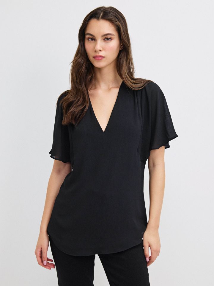 חולצה V PROMO SHIRA בצבע שחור