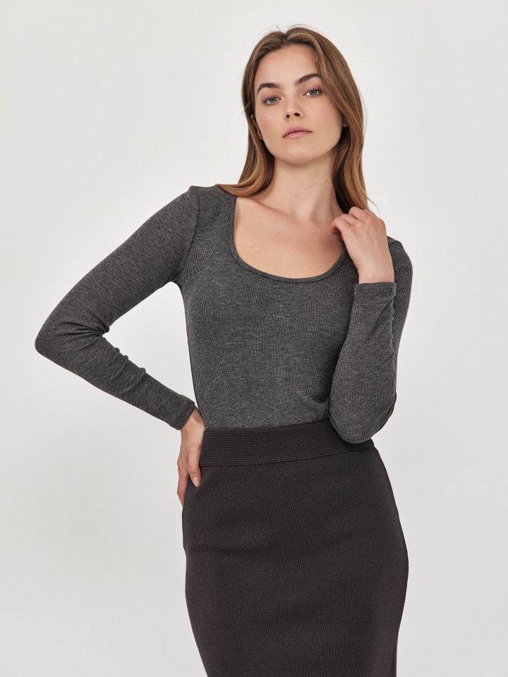 חולצה ריב פתח בגב PROMO בצבע מרונגו