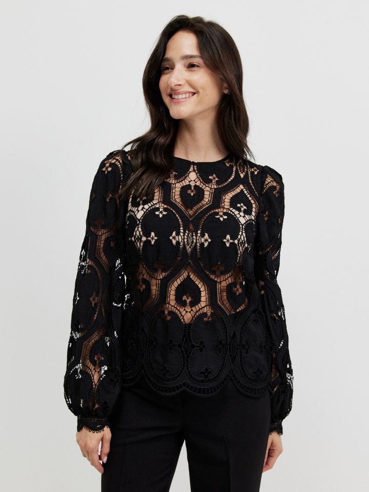 חולצה קרושה בצבע שחור