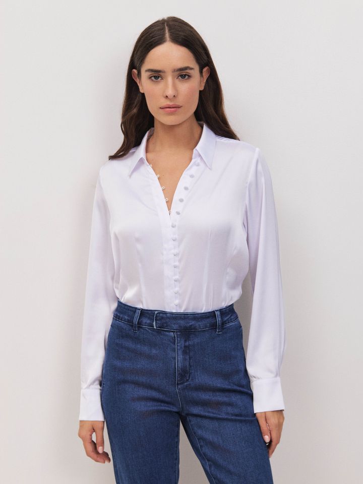 חולצה לולאות כפתורים בצבע לבן
