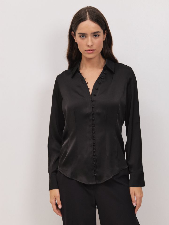 חולצה לולאות כפתורים בצבע שחור