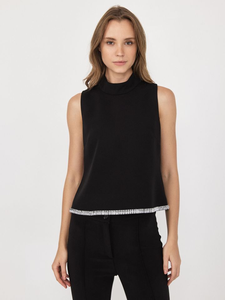 חולצה חצי גולף יהלומים בצבע שחור