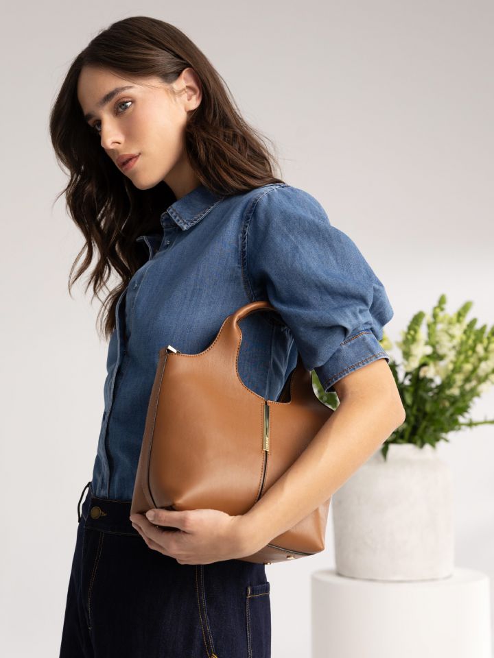 חולצה ג’ינס שרוולי בלון בצבע ג’ינס בהיר