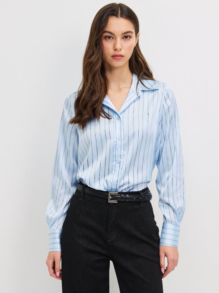 חולצה צוארון פסים בצבע תכלת