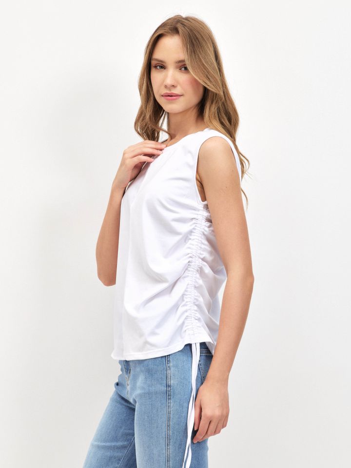 חולצה כיווץ צד SHIRA בצבע לבן